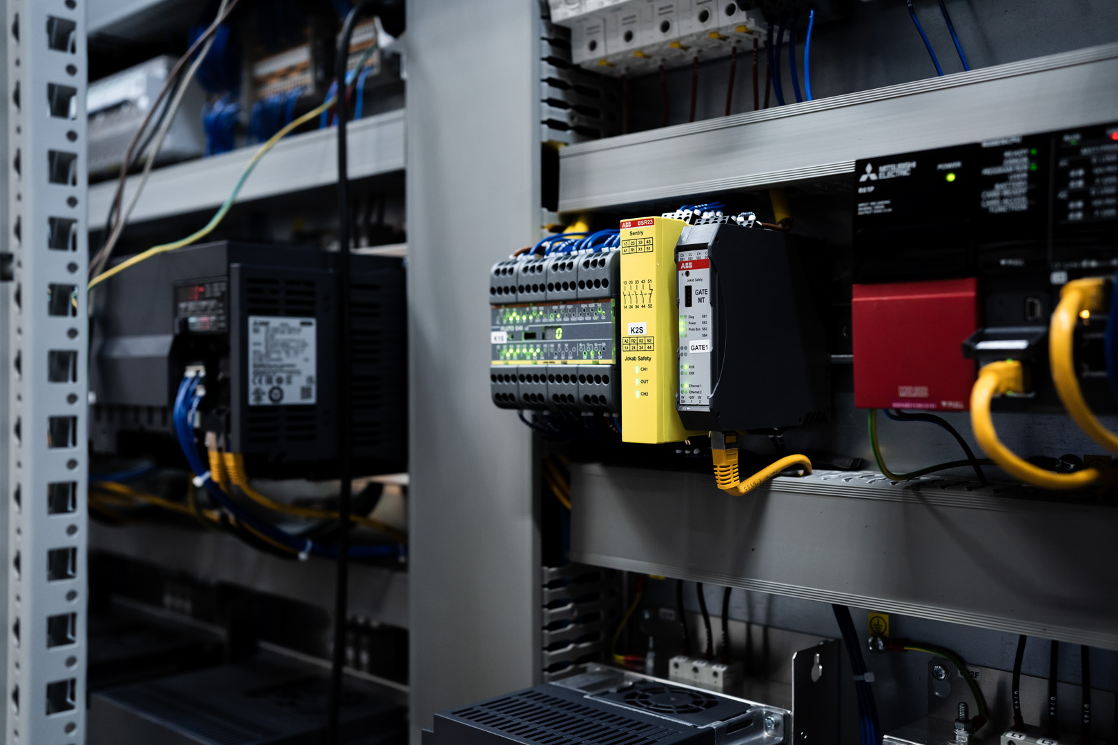 Tillverkning av elutrustning i ny verkstad