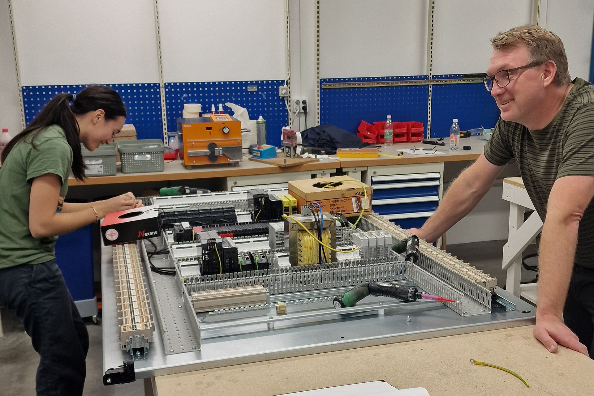 Tillverkning-verkstad-3 Tillverkning av elutrustning i ny verkstad